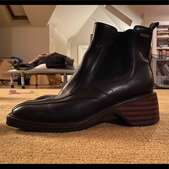 Vintage square toe Frye boots - Picture 2 of 5